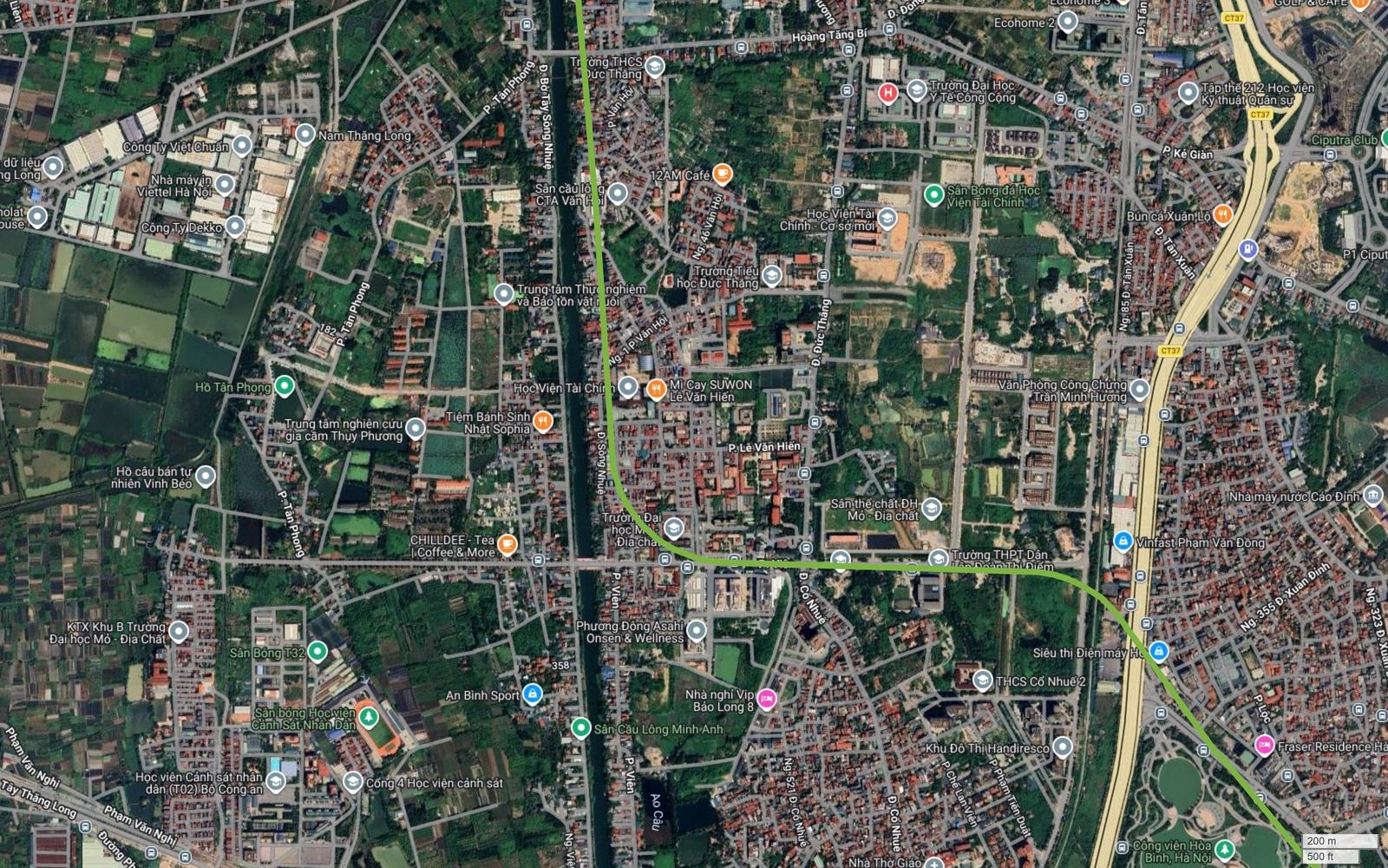 Ảnh vệ tinh tuyến metro số 11 rời hành lang sông Nhuệ tại Đức Thắng, cắt vào khu dân cư Cổ Nhuế mật độ cao