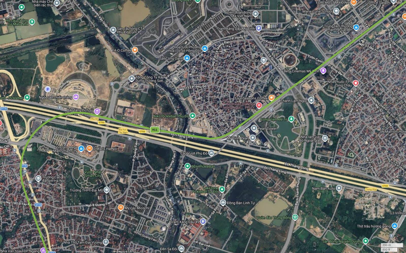 Ảnh vệ tinh đoạn metro số 11 chạy dọc Đại lộ Thăng Long qua Bảo tàng Lịch sử Quân sự Việt Nam và Vincom Mega Mall Smart City