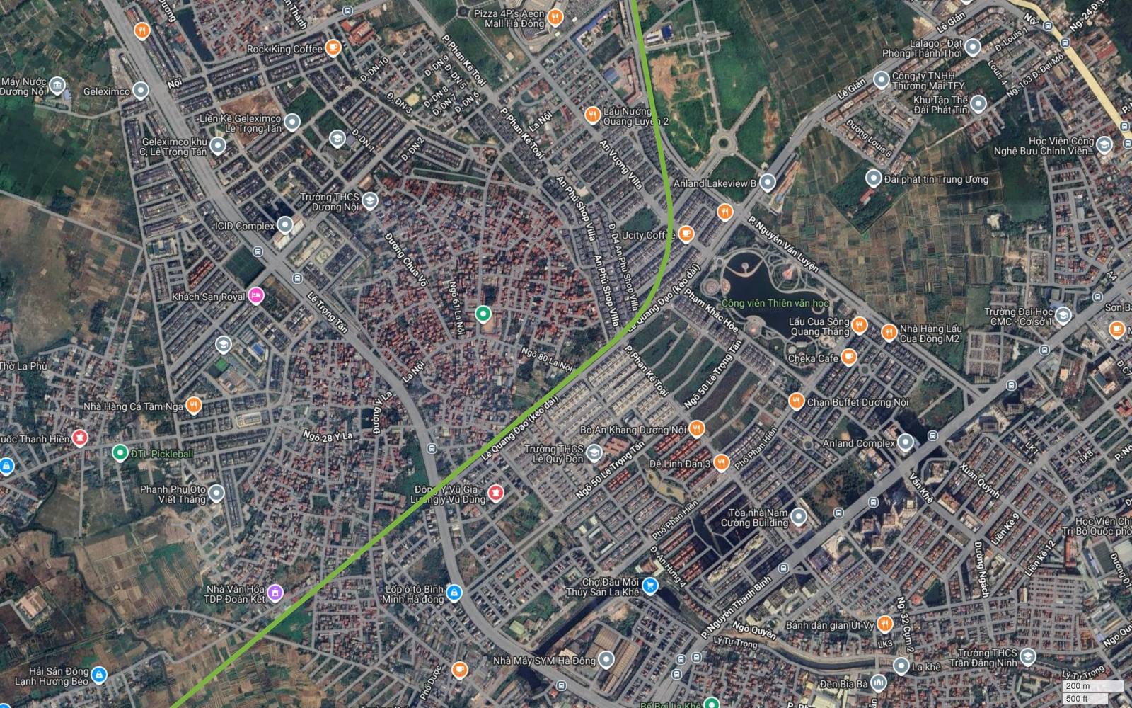 Ảnh vệ tinh điểm tuyến metro số 11 cắt trục Lê Trọng Tấn tại Dương Nội, đường rộng có dải phân cách giữa