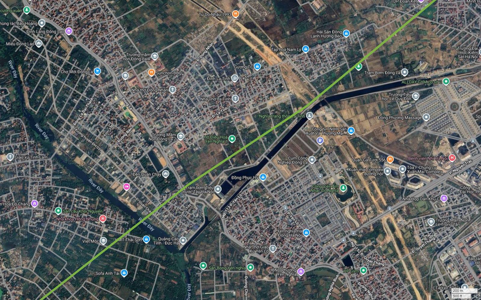 Ảnh vệ tinh điểm tuyến metro số 11 vượt sông Đáy tại Yên Nghĩa, hai bên sông là ruộng và làng thưa